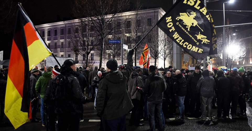Ακροδεξιοί έδειραν ανήλικα παιδιά προσφύγων στην Γερμανία