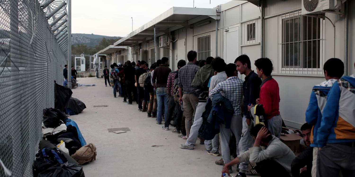 Spiegel: Οι Ευρωπαίοι φοβούνται για την ασφάλεια των υπαλλήλων τους στα ελληνικά νησιά