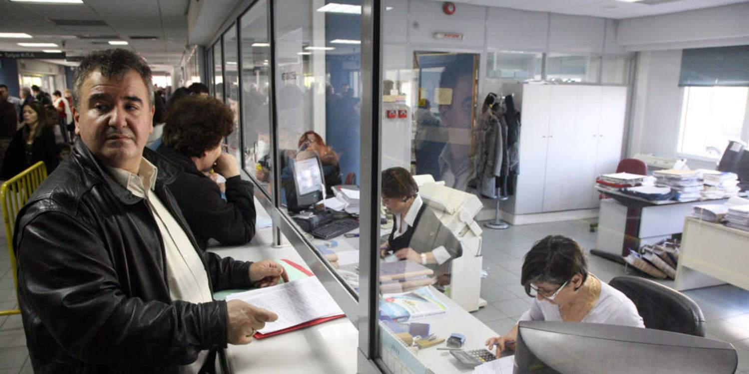 Η υπερείσπραξη εσόδων τον Οκτώβριο απειλεί πολίτες και κράτος
