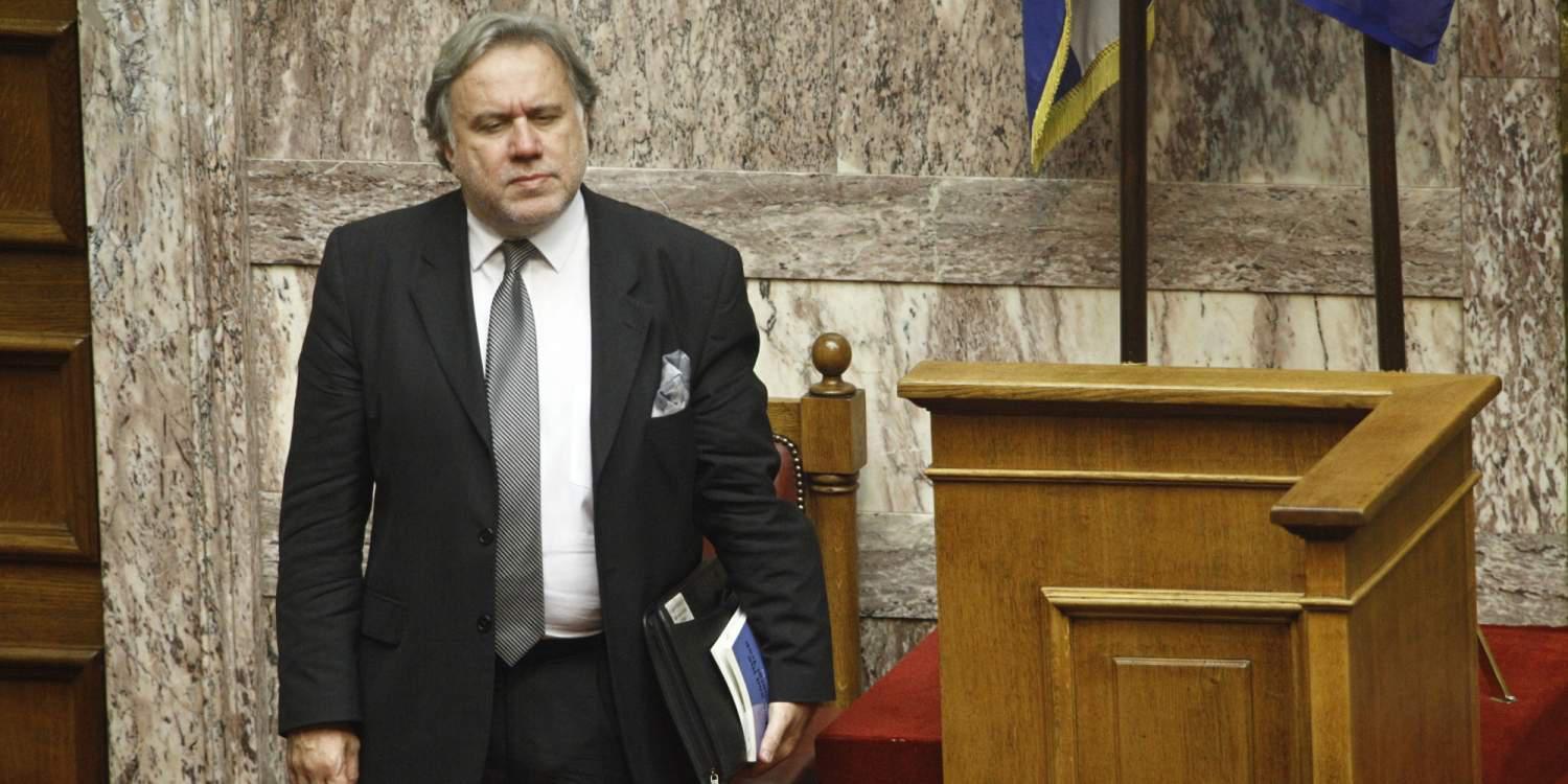 Ο Κατρούγκαλος παρά το σάλο καλύπτει τον διοικητή του ΟΑΕΕ για την… Βουλγαρία