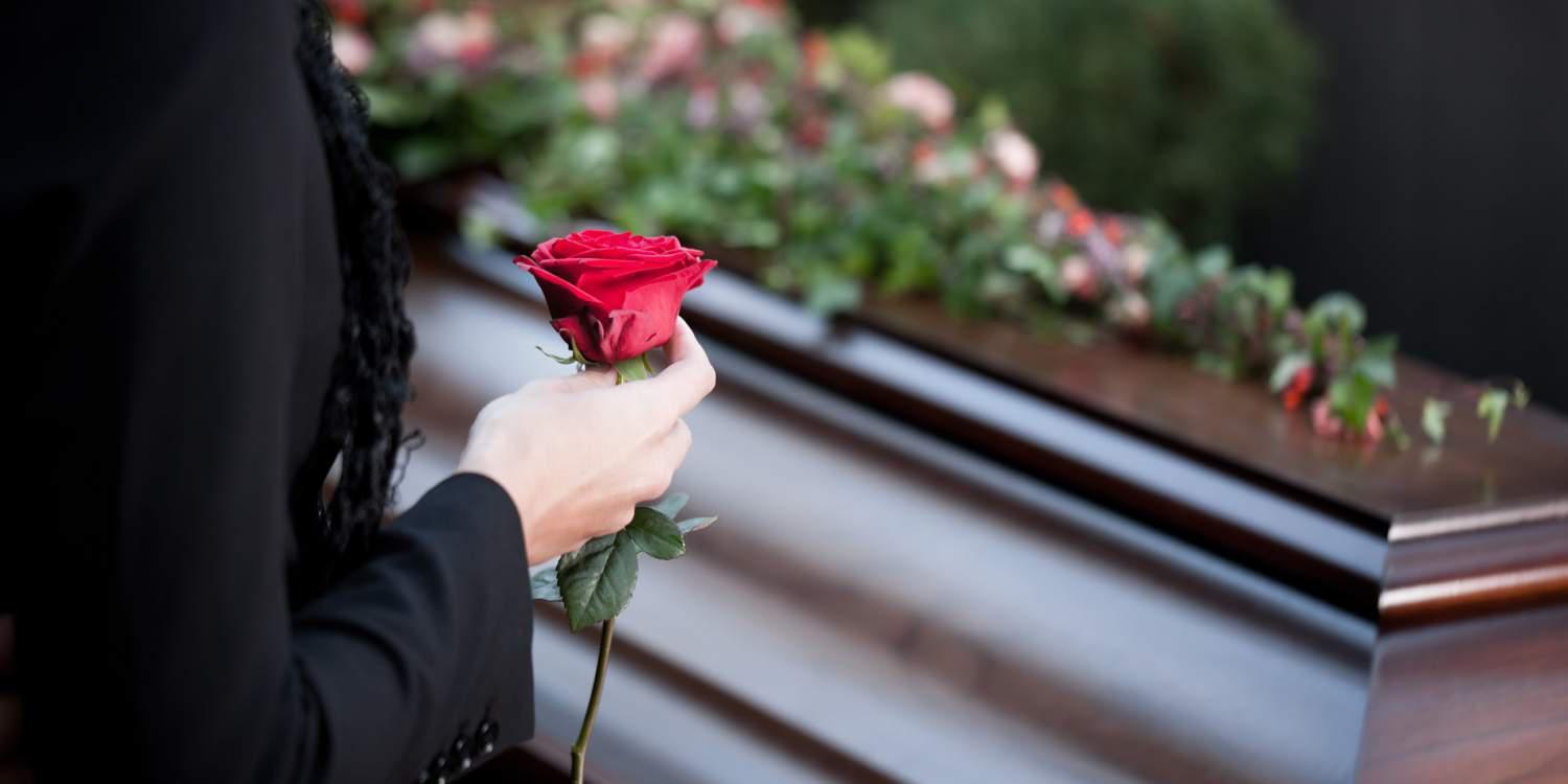 Σεμινάρια αποτεφρώσεις στα γραφεία τελετών για τη διασπορά της τέφρας στην θάλασσα