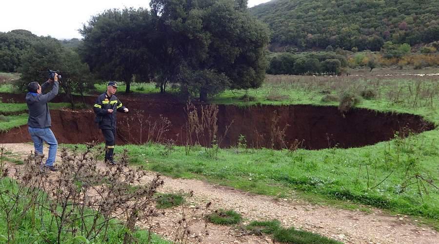 Άνοιξε η… γη στα Γιάννενα: «Κρατήρας» ύψους 30 μέτρων από τον σεισμό! [πρωτοφανείς εικόνες – βίντεο]