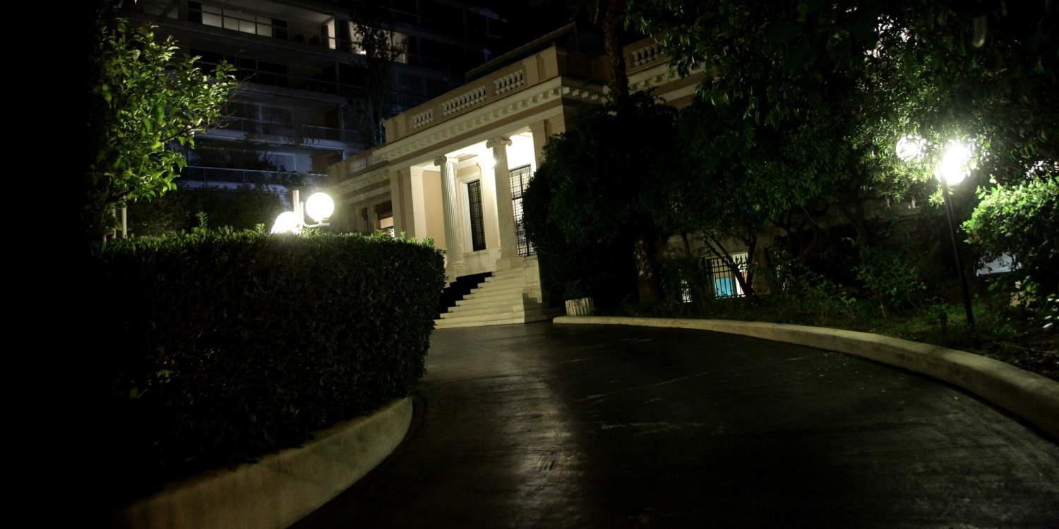 Το Μαξίμου παίζει «κρυφτό» στη διαπραγμάτευση λίγο πριν τα δώσει όλα