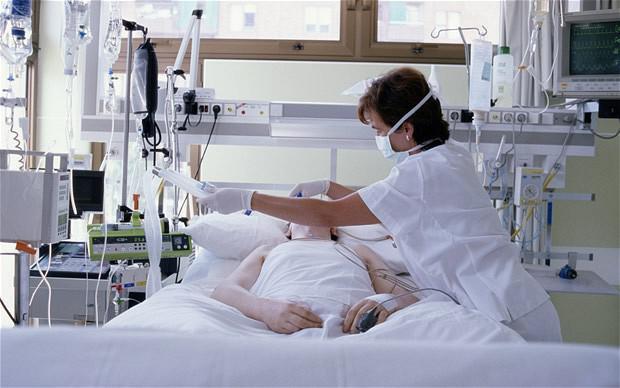 Χαροπαλεύει γνωστός Έλληνας τραγουδιστής – Κρίσιμες ώρες για την ζωή του