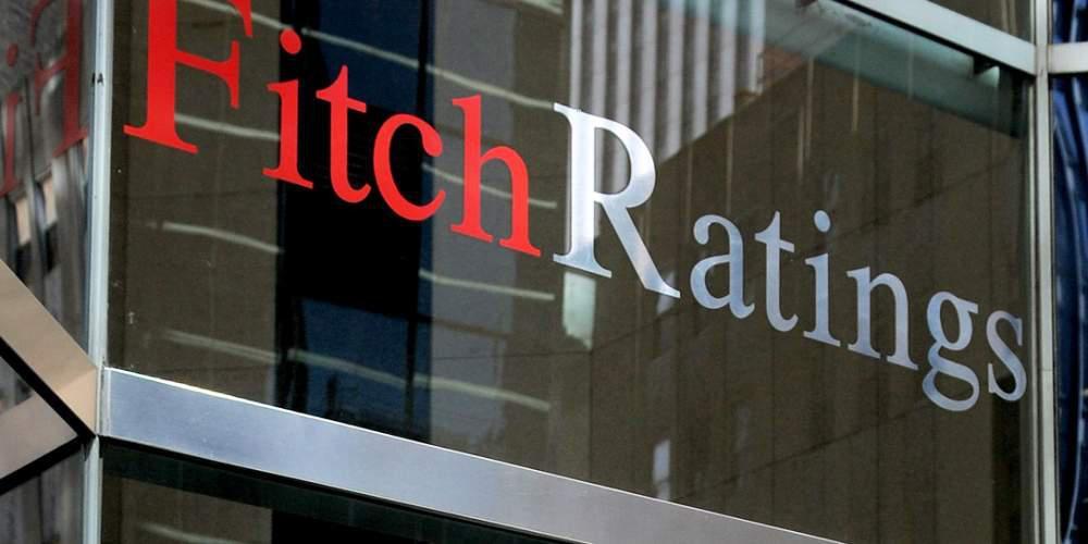 Fitch: Η ισχυρή ανάπτυξη της Ελλάδας καθιστά το χρέος βιώσιμο – Μειωμένες οι χρηματοδοτικές ανάγκες