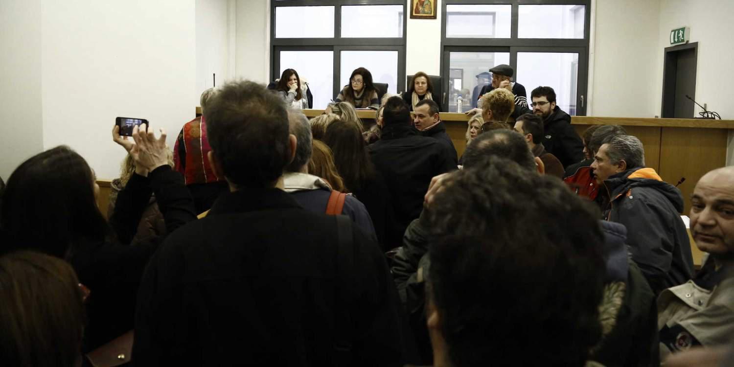 Πολίτες εμπόδισαν πλειστηριασμούς σε Θεσσαλονίκη και Πάτρα [εικόνες & βίντεο]
