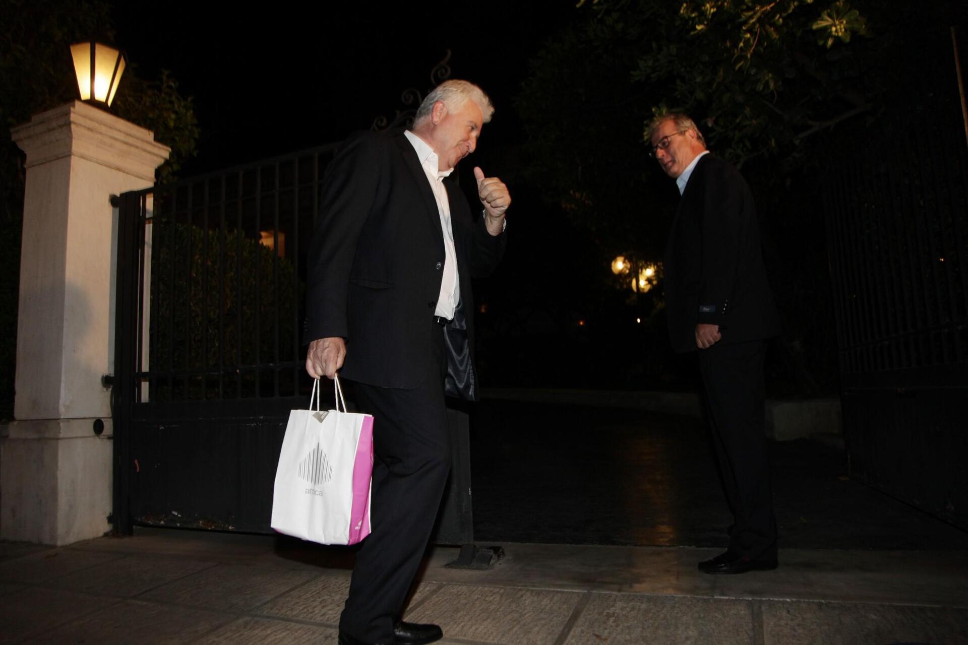 poto-maksimou-tsipras-0vouleutes-kuvenrinisi-1300-18