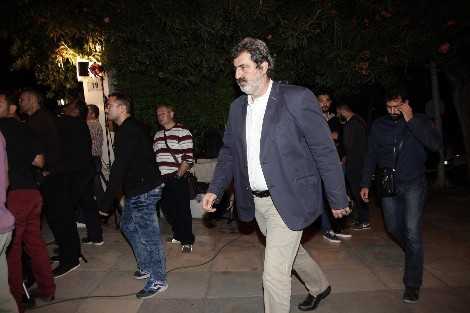 poto-maksimou-tsipras-0vouleutes-kuvenrinisi-1300-2