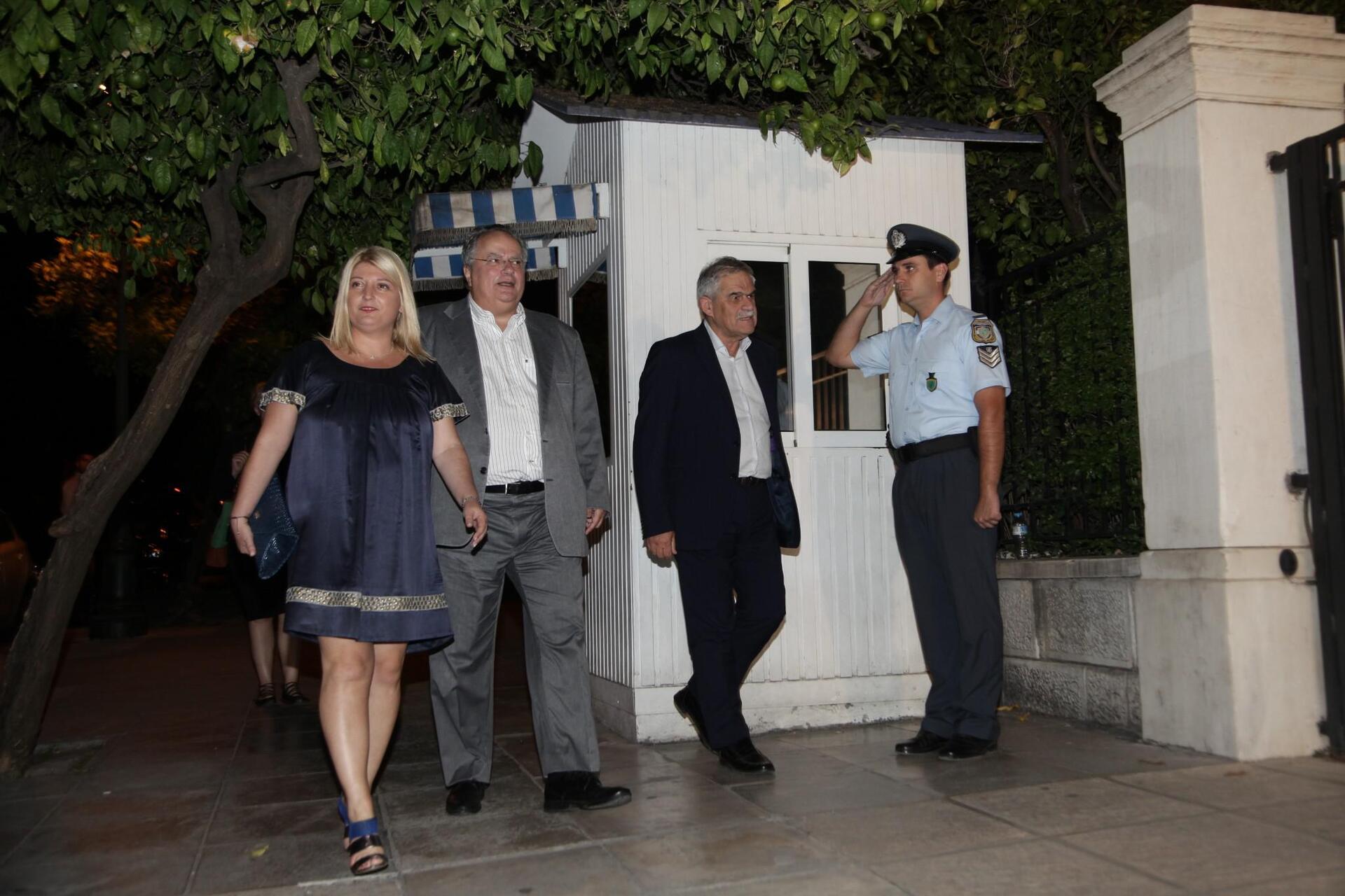 poto-maksimou-tsipras-0vouleutes-kuvenrinisi-1300-4