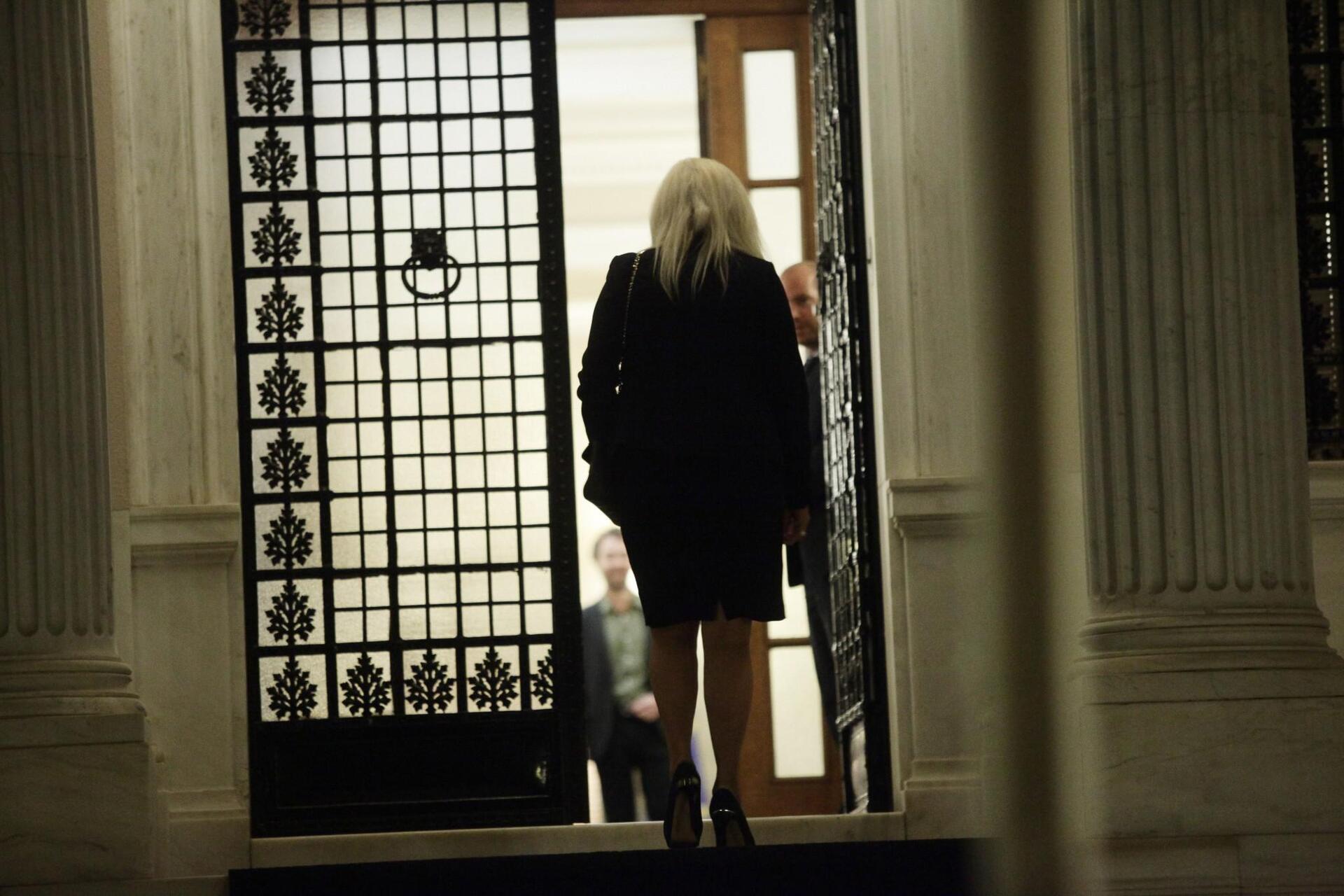 poto-maksimou-tsipras-0vouleutes-kuvenrinisi-1300-6