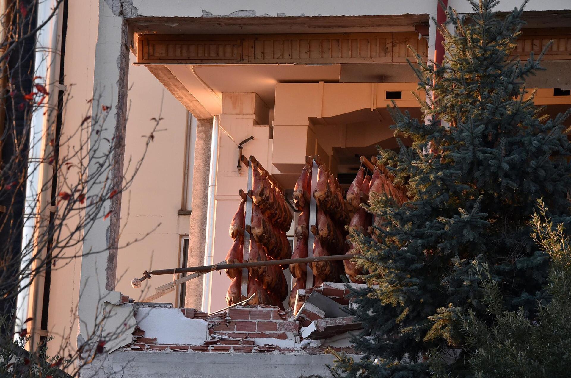 seismos-neos-italia-katastrofes-1300-5