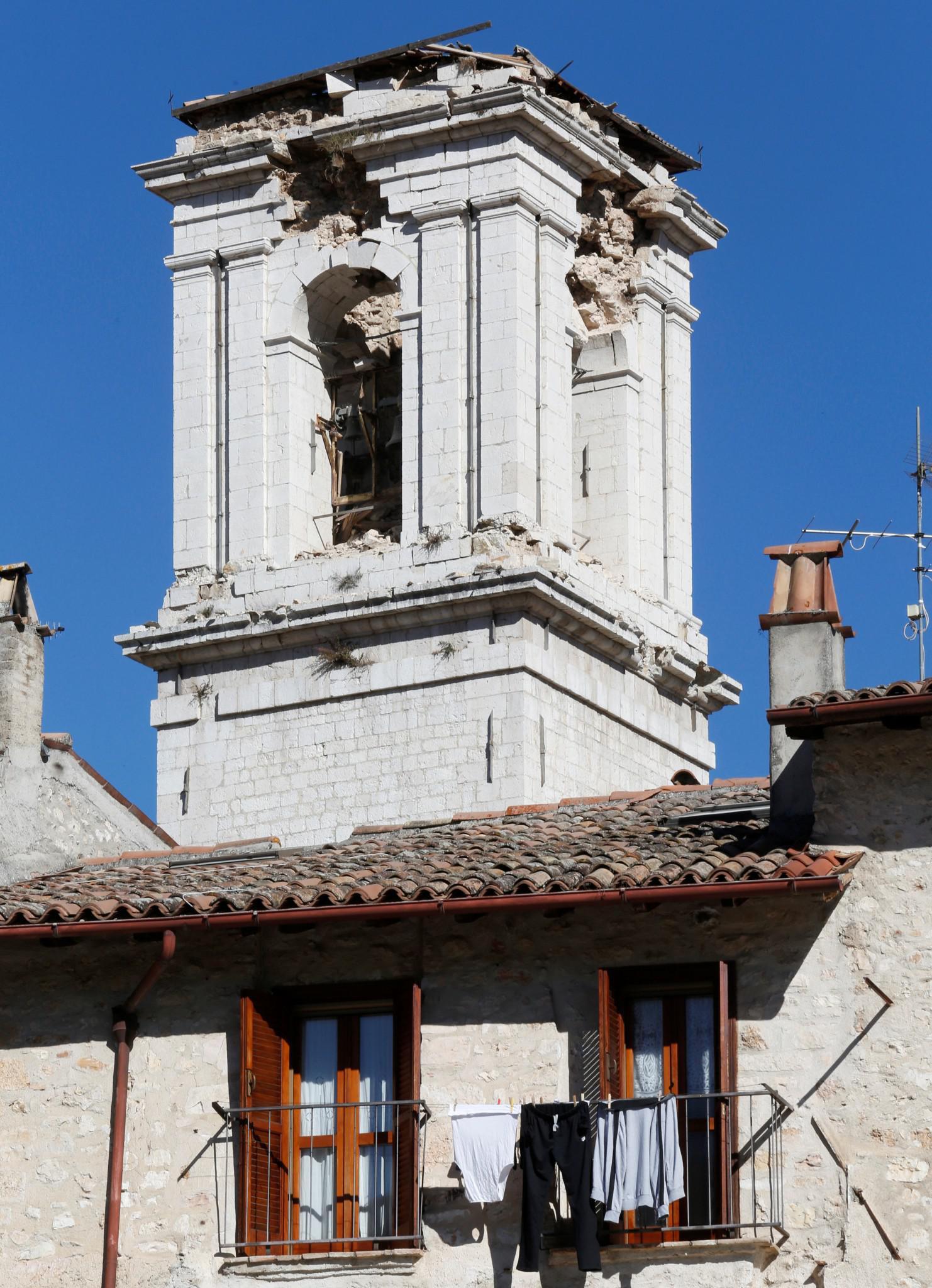 seismos-neos-italia-katastrofes-1300-7