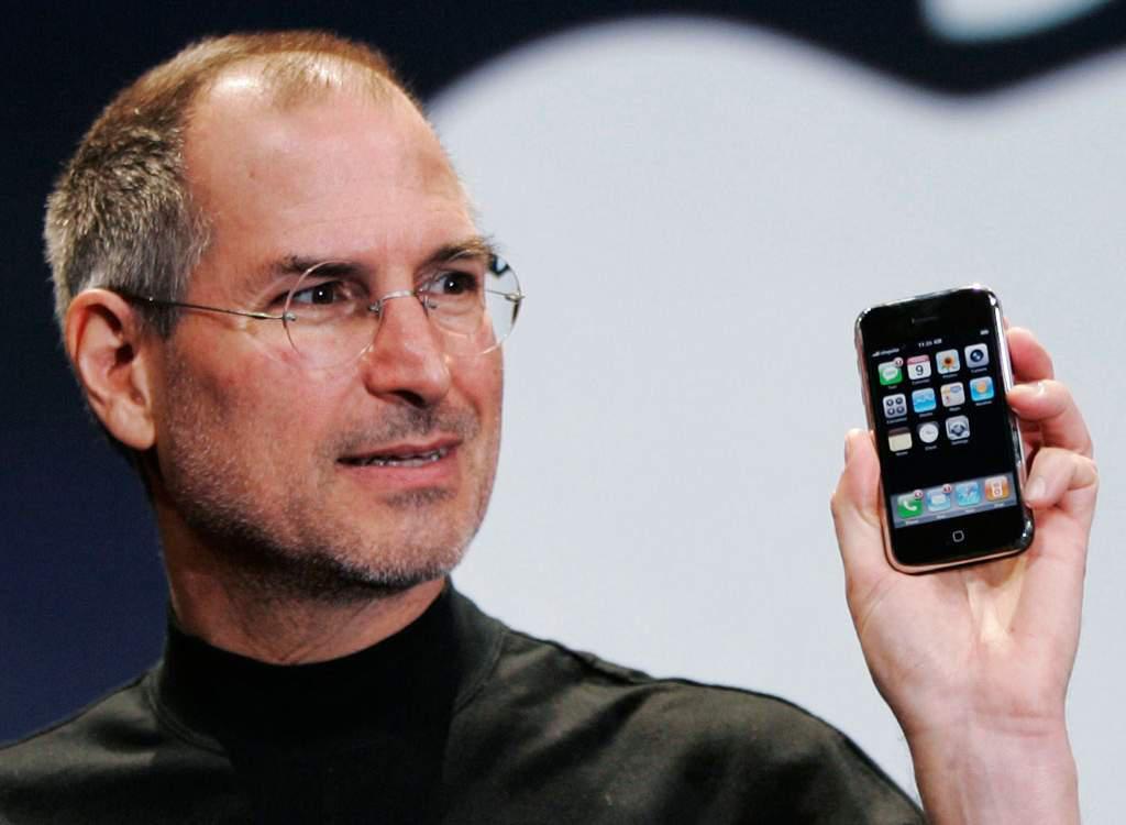 Ο Στιβ Τζόμπς έφτιαξε το iPhone επειδή μισούσε… θανάσιμα «έναν τύπο από τη Microsoft»!