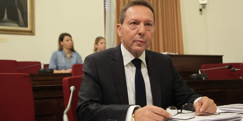 Handelsblatt: Ο Στουρνάρας έχει την κάλυψη του Ντράγκι – Ανώφελες οι «επιθέσεις» της κυβέρνησης