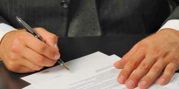 Συμβολαιογράφοι