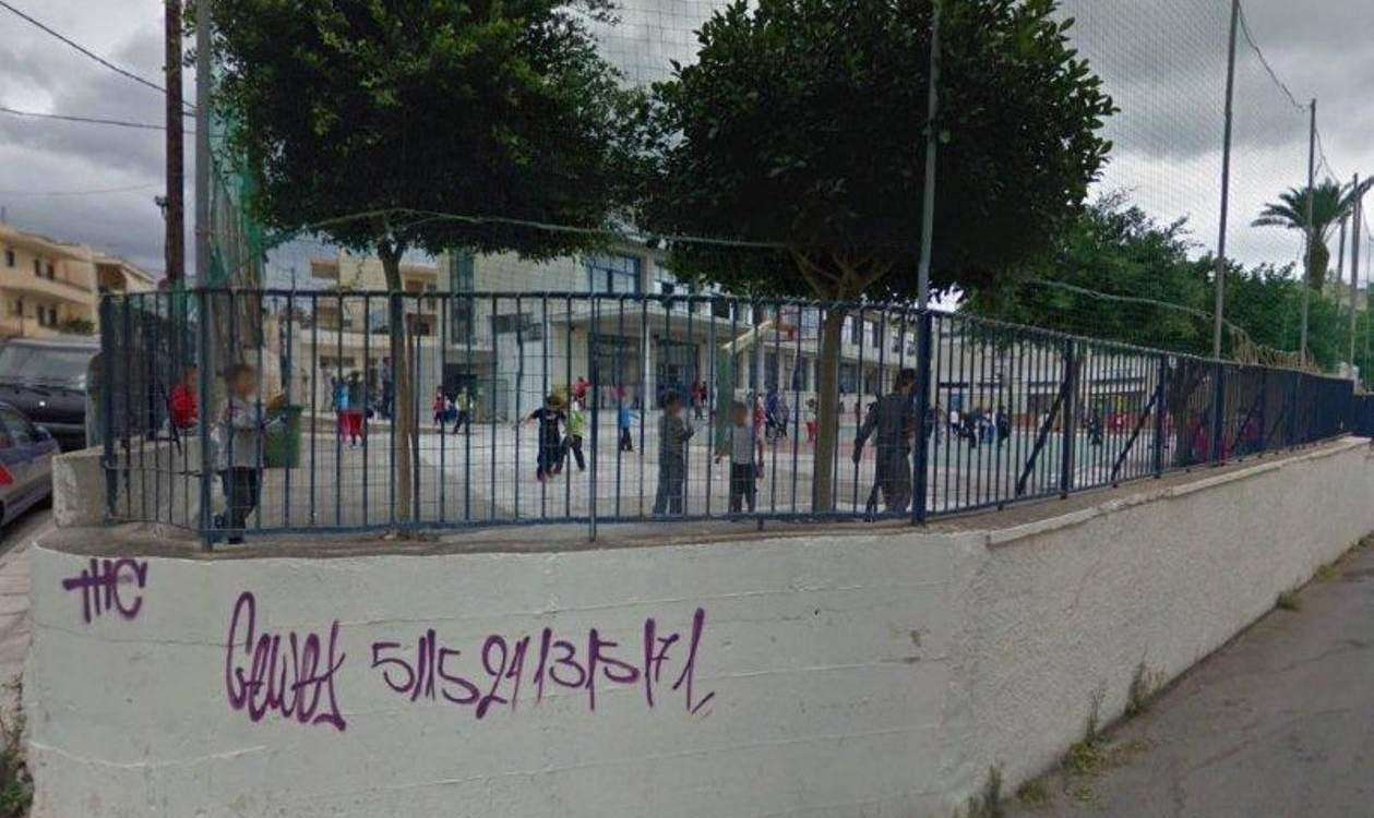Πατέρας χαστούκισε το δάσκαλο του παιδιού του επειδή του έβαλε χαμηλούς βαθμούς