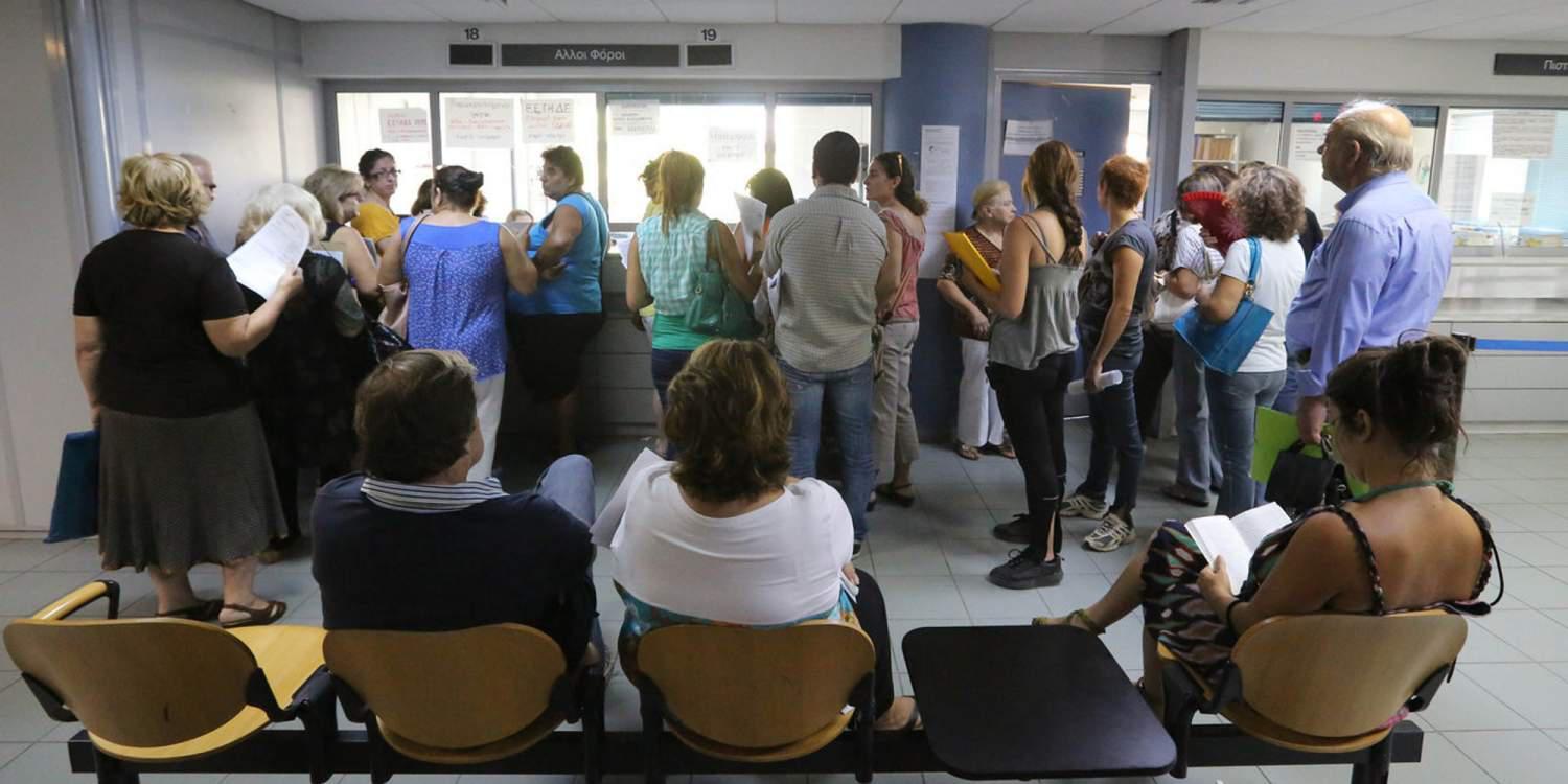 Απίστευτο: Απαιτούν προκαταβολή φόρου από όσους έκλεισαν πέρυσι τα φορολογικά βιβλία τους