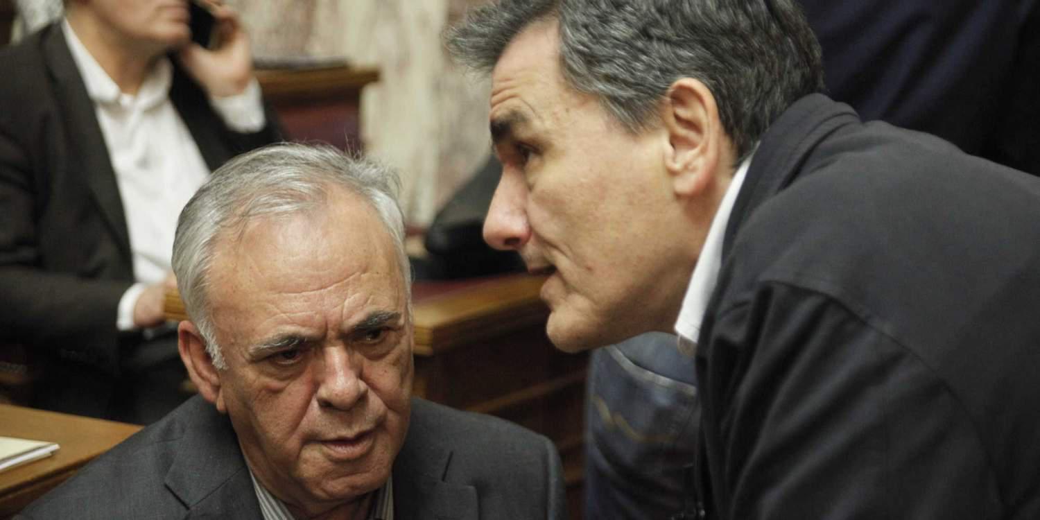 Αισιοδοξία Τσακαλώτου για το χρέος μετά τη συνάντηση με Δραγασάκη και Στουρνάρα