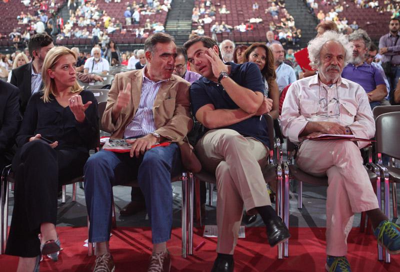 tsipras-sunedrio-casual-ntisimo-xalaros-1300-1