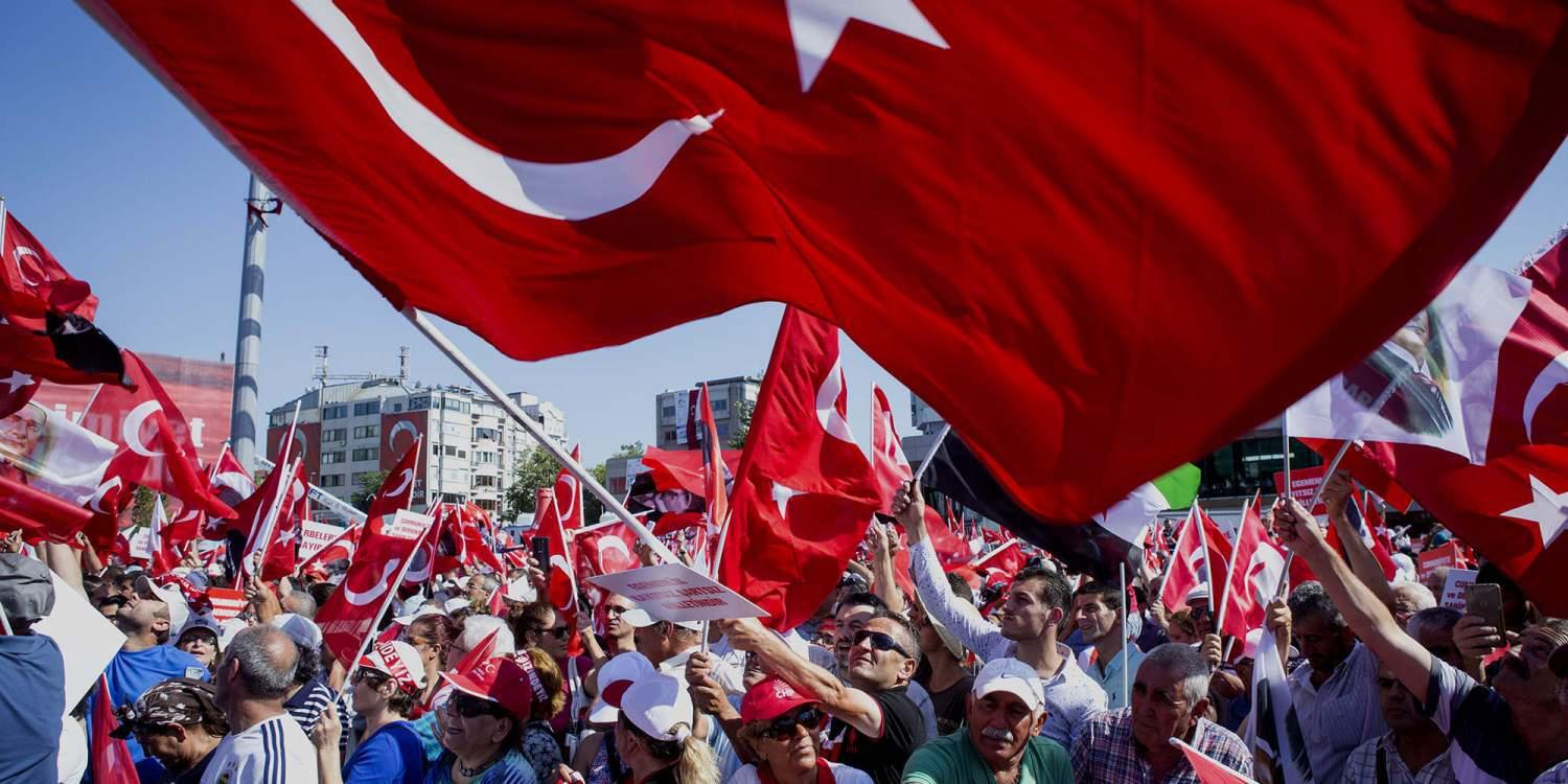 Σε διαθεσιμότητα τέθηκαν στην Τουρκία 2.000 εκπαιδευτικοί και εργαζόμενοι σε σχολεία