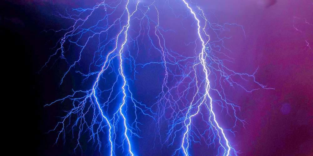 Αυτό γίνεται όταν ένα αεροπλάνο πέφτει σε ηλεκτρική καταιγίδα [εικονα & βιντεο]