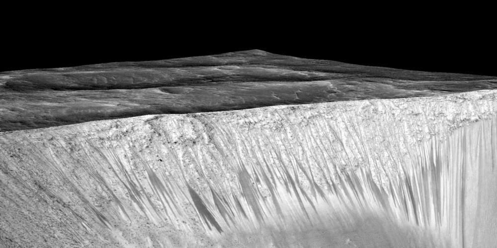 NASA: Κάτω από τον Άρη υπάρχει προσιτό νερό σε μορφή πάγου