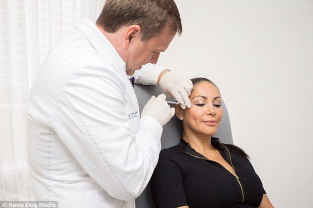 Πλαστικός χειρούργος «μεταμόρφωσε» τη... γυναίκα του! Αυξητική οπισθίων, στήθους και 6pack! [εικόνες]