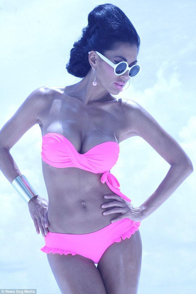 Πλαστικός χειρούργος «μεταμόρφωσε» τη... γυναίκα του! Αυξητική οπισθίων, στήθους και 6pack! [εικόνες]