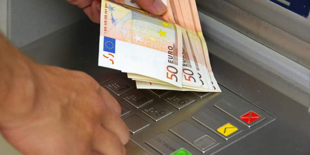 Φόρους στις… αναλήψεις ζητούν οι τράπεζες για τη μείωση της φοροδιαφυγής!