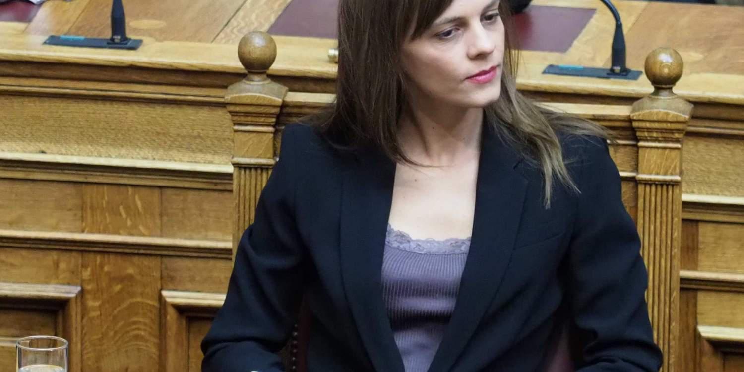 Αχτσιόγλου: Υψίστης σημασίας η αποκατάσταση των συλλογικών διαπραγματεύσεων για την κυβέρνηση
