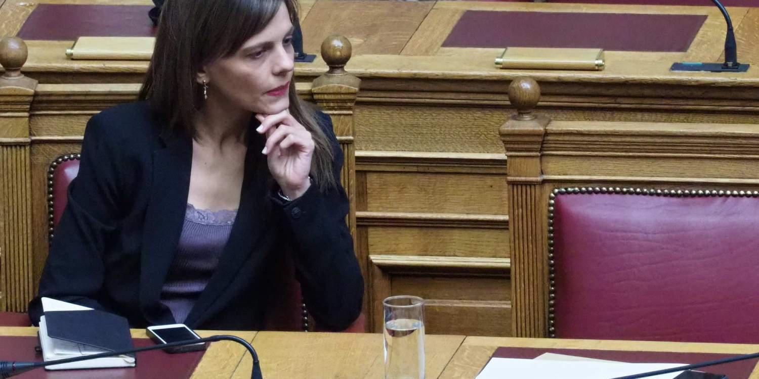 Αχτσιόγλου: Οι Θεσμοί αντιστέκονται στην επαναφορά των συλλογικών διαπραγματεύσεων