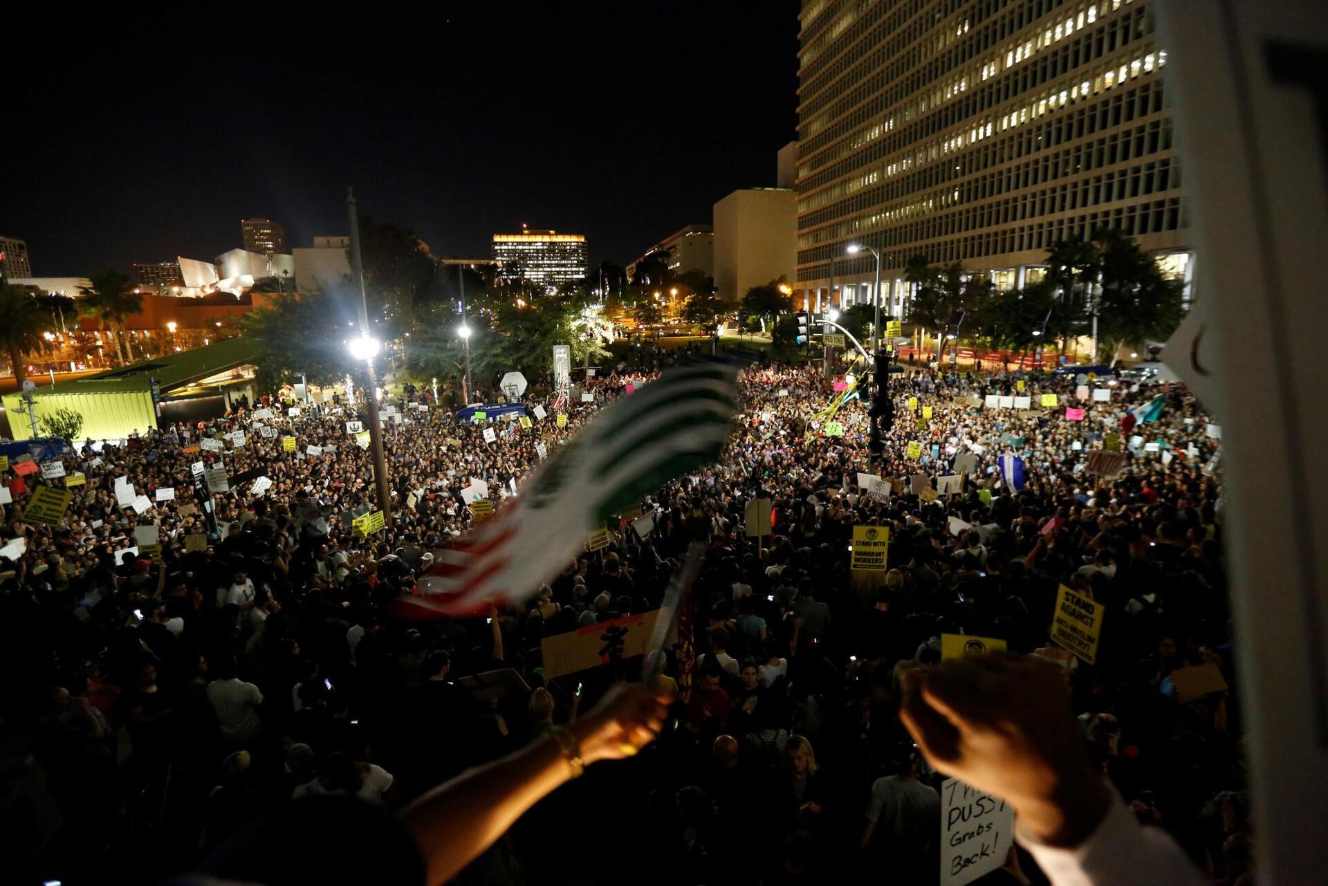 diadiloseis-kata-tramp-ameriki-1300-1