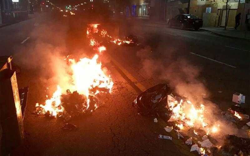 Άρχισαν τα όργανα στις ΗΠΑ: Επεισόδια μετά την νίκη του Τραμπ στο Όκλαντ [εικόνες & βίντεο]