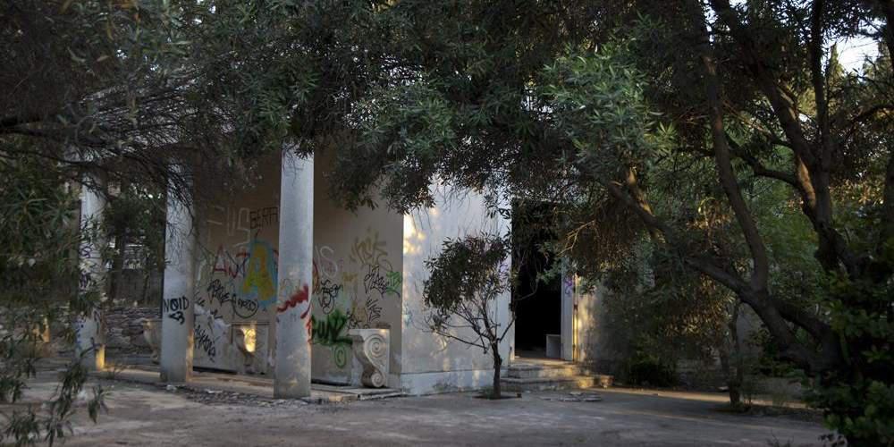 Οδοιπορικό στην ξεχασμένη βίλα του Αλέξανδρου Ιόλα