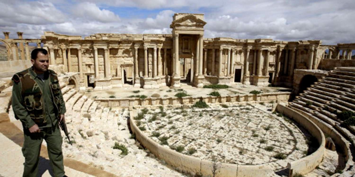 Σκόνη και θρύψαλα αφήνει πίσω του το ISIS: Καταστροφές σε μνημεία και πόλεις