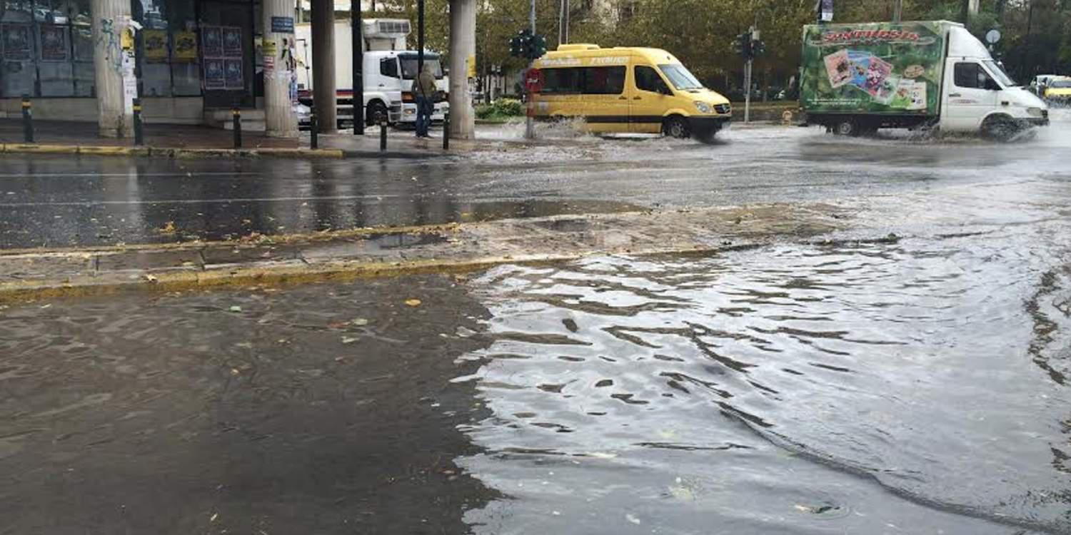 Ισχυρή καταιγίδα πλήττει την Αττική [βίντεο]