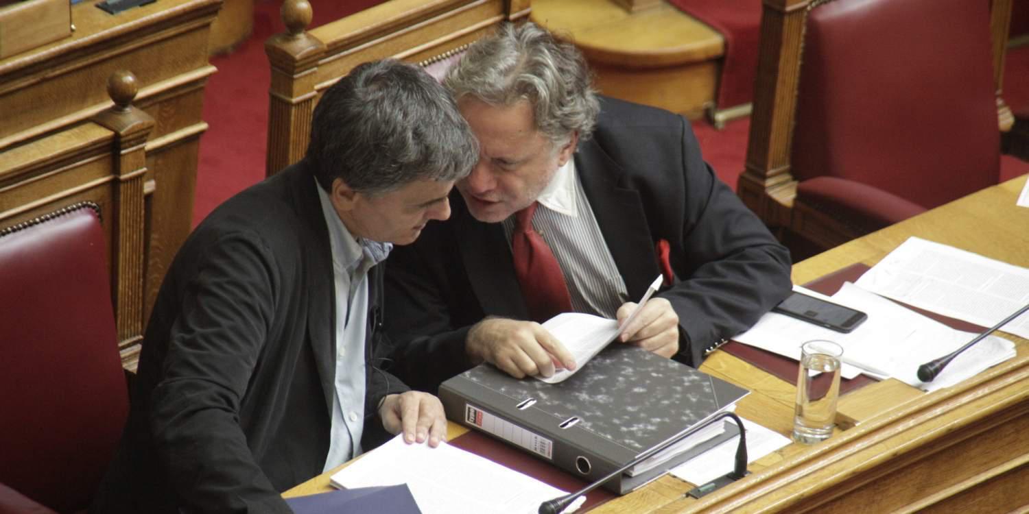 Βάζουν «κόφτη» σε επιδόματα πρόνοιας και μισθούς ενστόλων