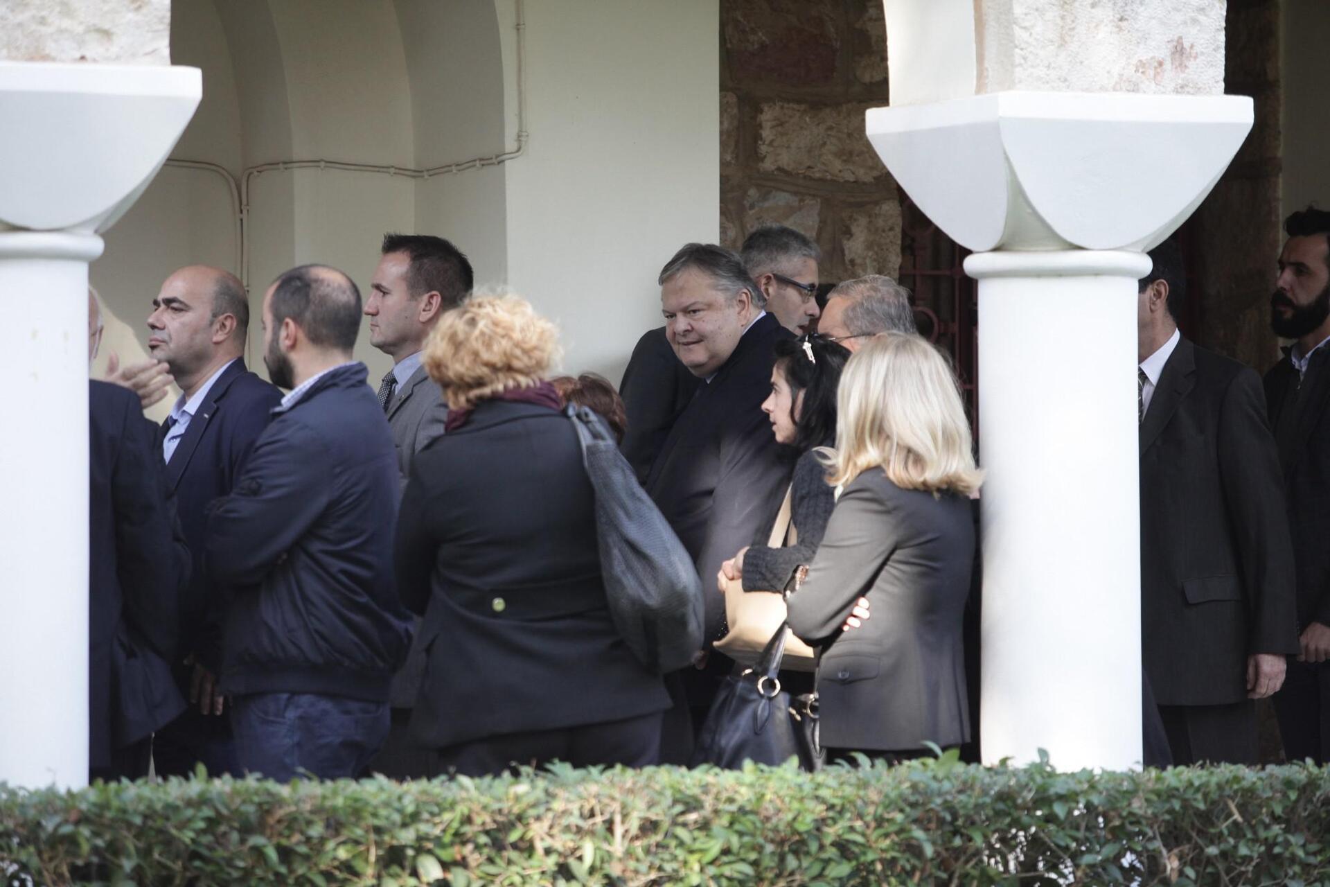 kideia-stefanopoulou-politika-prosopoa-1300-3