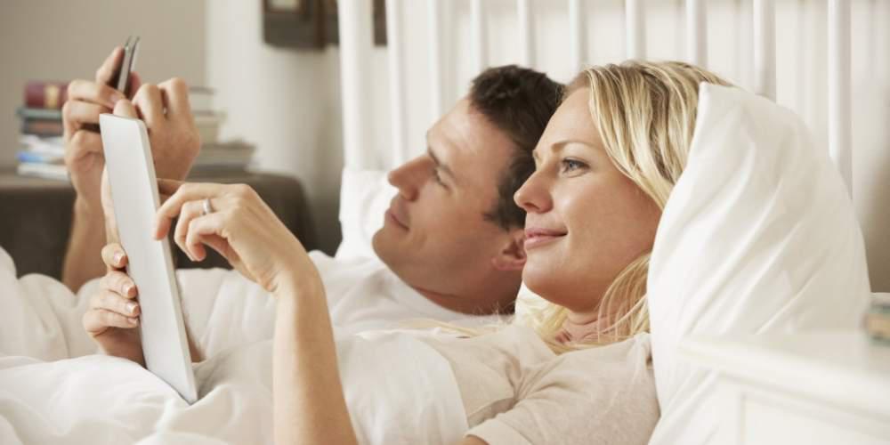 Γιατί δεν πρέπει να χρησιμοποιούμε κινητό ή tablet στο κρεβάτι