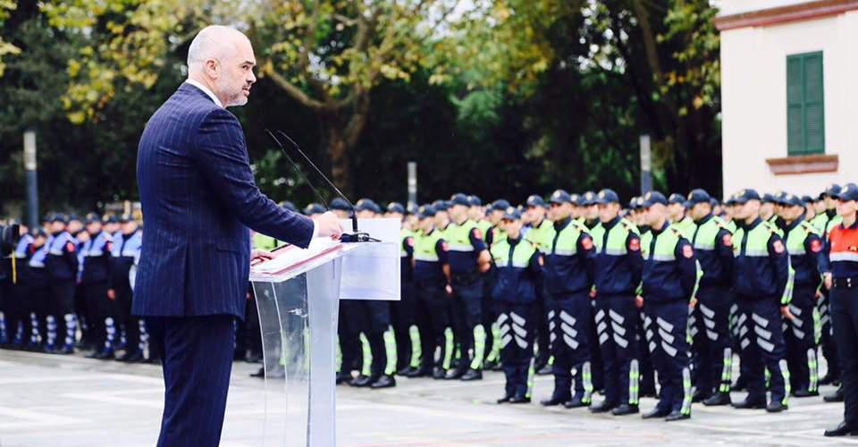 Ράμα σε Ερντογάν: Ευχαριστούμε που έντυσες την αλβανική αστυνομία [εικόνες]