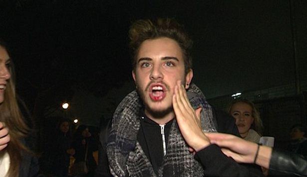 o-biber-xtupaei-fan-tou-me-mpounia-sto-prosopo-1300-2-%ce%b1%ce%bd%cf%84%ce%af%ce%b3%cf%81%ce%b1%cf%86%ce%bf