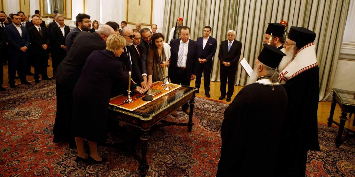 Τα αδιέξοδα του Τσίπρα δεν τα λύνει ο ανασχηματισμός