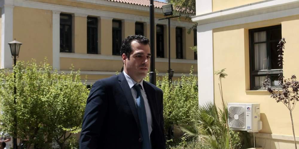 Ιδιαίτερα κρίσιμη η κατάσταση του Θάνου Πλεύρη- Τι λέει το ιατρικό ανακοινωθέν