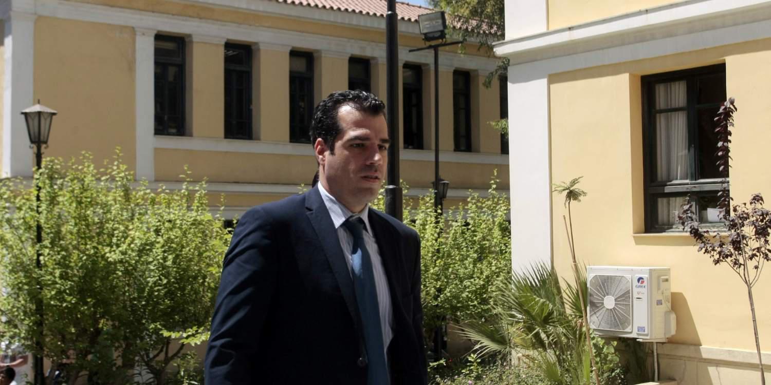 Πλεύρης σε Τσιάρα: Να καταργηθεί η διάταξη που επιτρέπει γάμο με ανήλικο