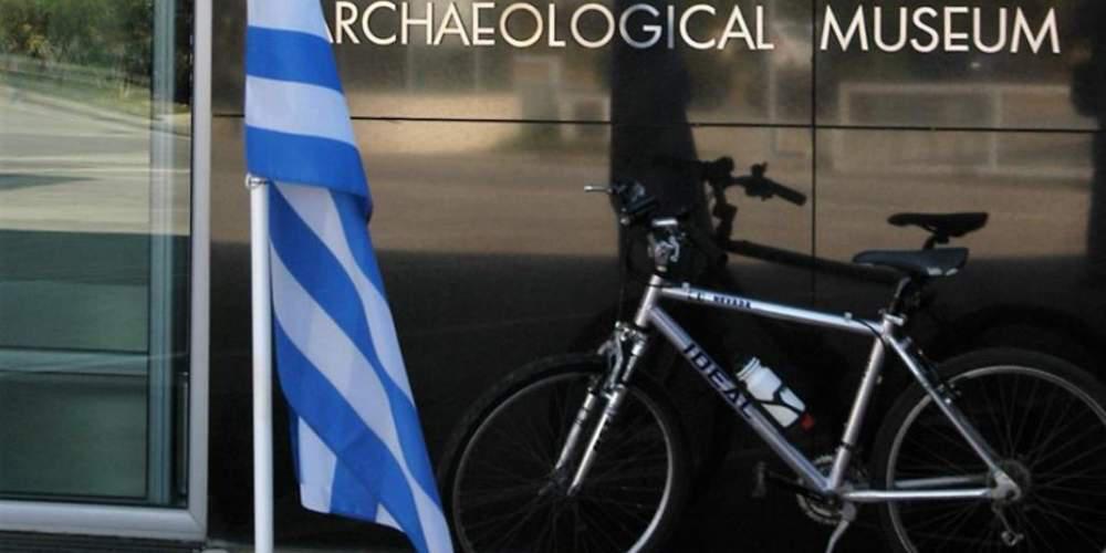 Στο Μουσείο Πατρών τoποθέτησαν το ποδήλατο του Στεφανόπουλου