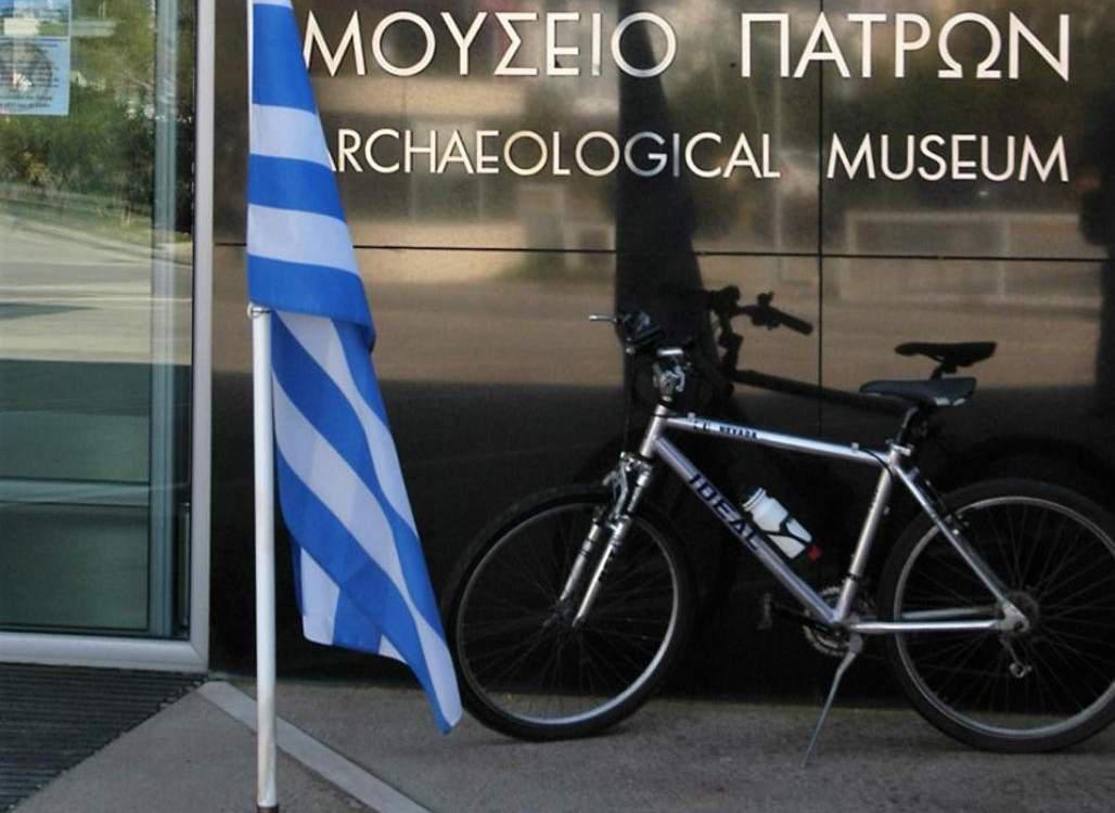 Στο Μουσείο Πατρών τoποθέτησαν το ποδήλατο του Στεφανόπουλου