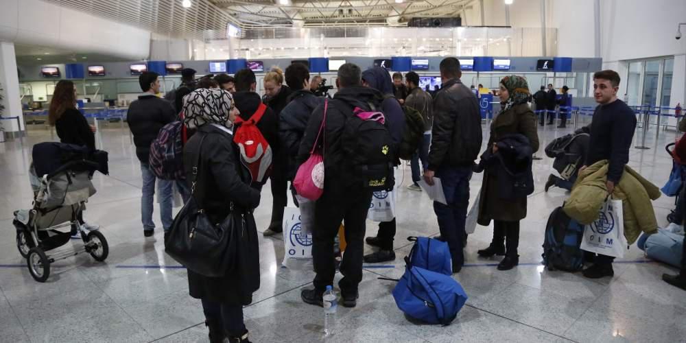 Φιέστα… αποχαιρετισμού για 110 Σύρους πρόσφυγες