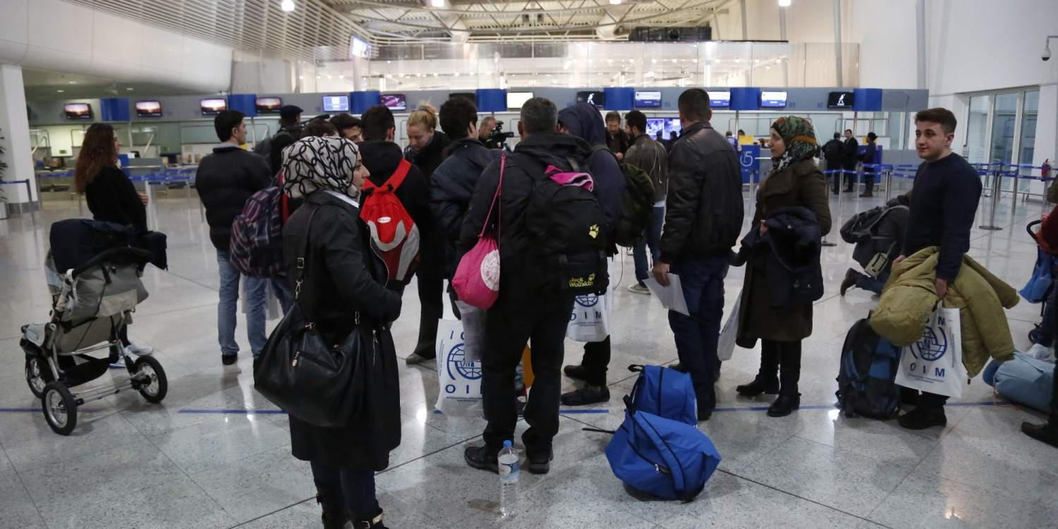 Φιέστα… αποχαιρετισμού για 110 Σύρους πρόσφυγες