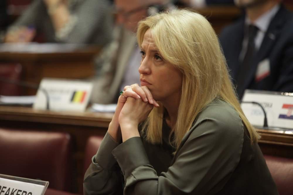 Ρένα Δούρου