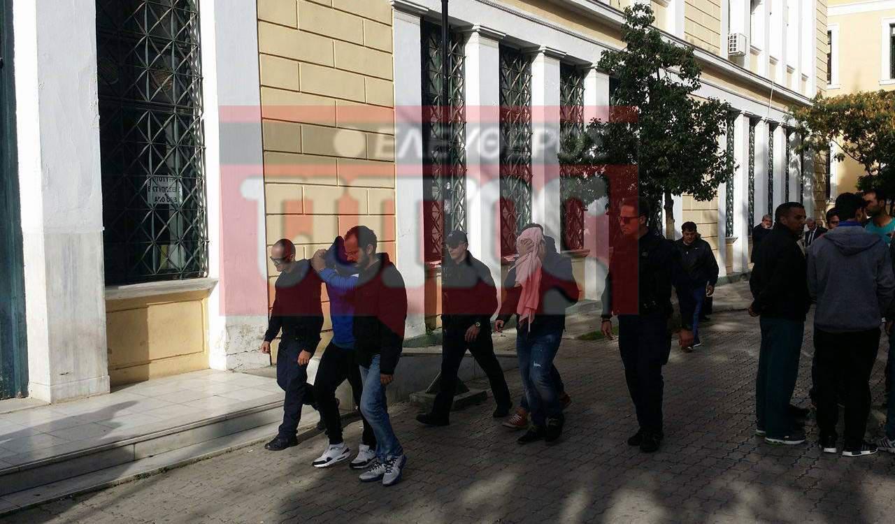 Στον ανακριτή η σπείρα των Ρομά [εικόνες]